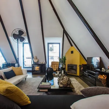 Old Stables Chiado Апартаменти *