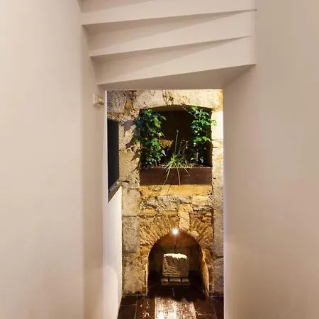 Apartment Old Stables Chiado - 1 Bedroom In The Red Heart Of Lisbon
